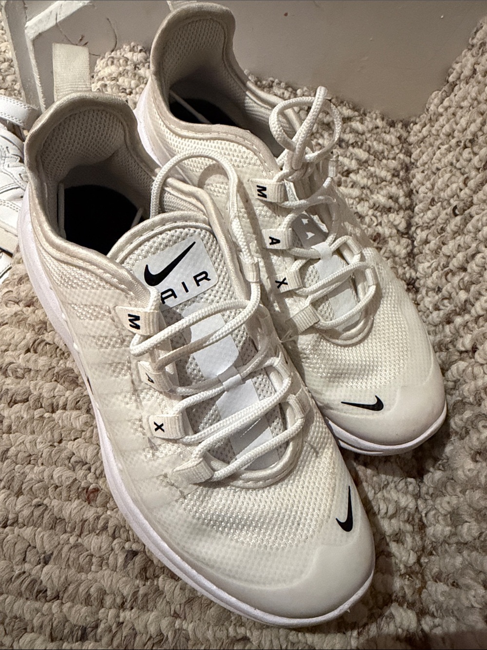 Nike Cream/Black Men's Athletic Sneakers